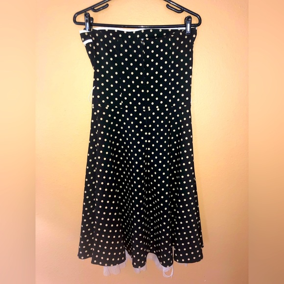 Beautiful, strapless polka dot dress w/satin stripe & visible netting @ bottom - Picture 2 of 5